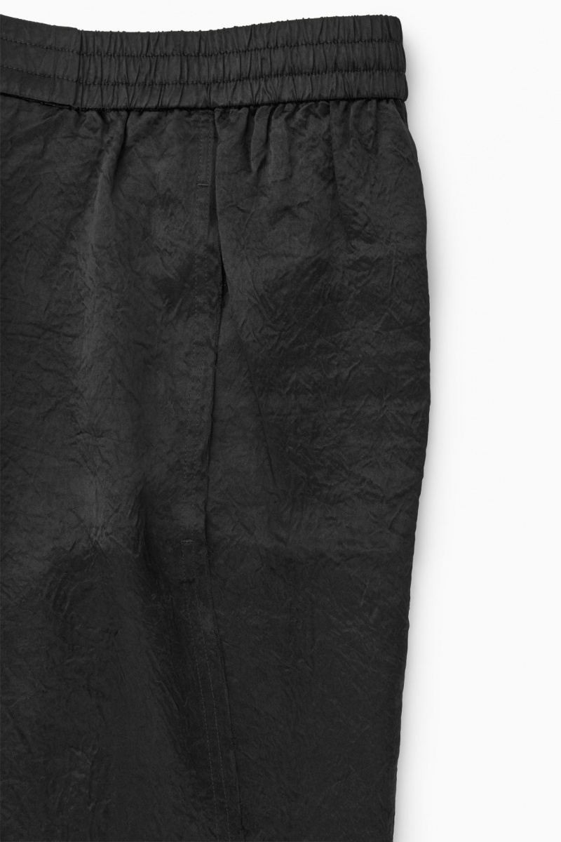 Pantalon COS Directo-Leg Crinkled-Satin Mujer Negras España Rebajas 498BTCRDG